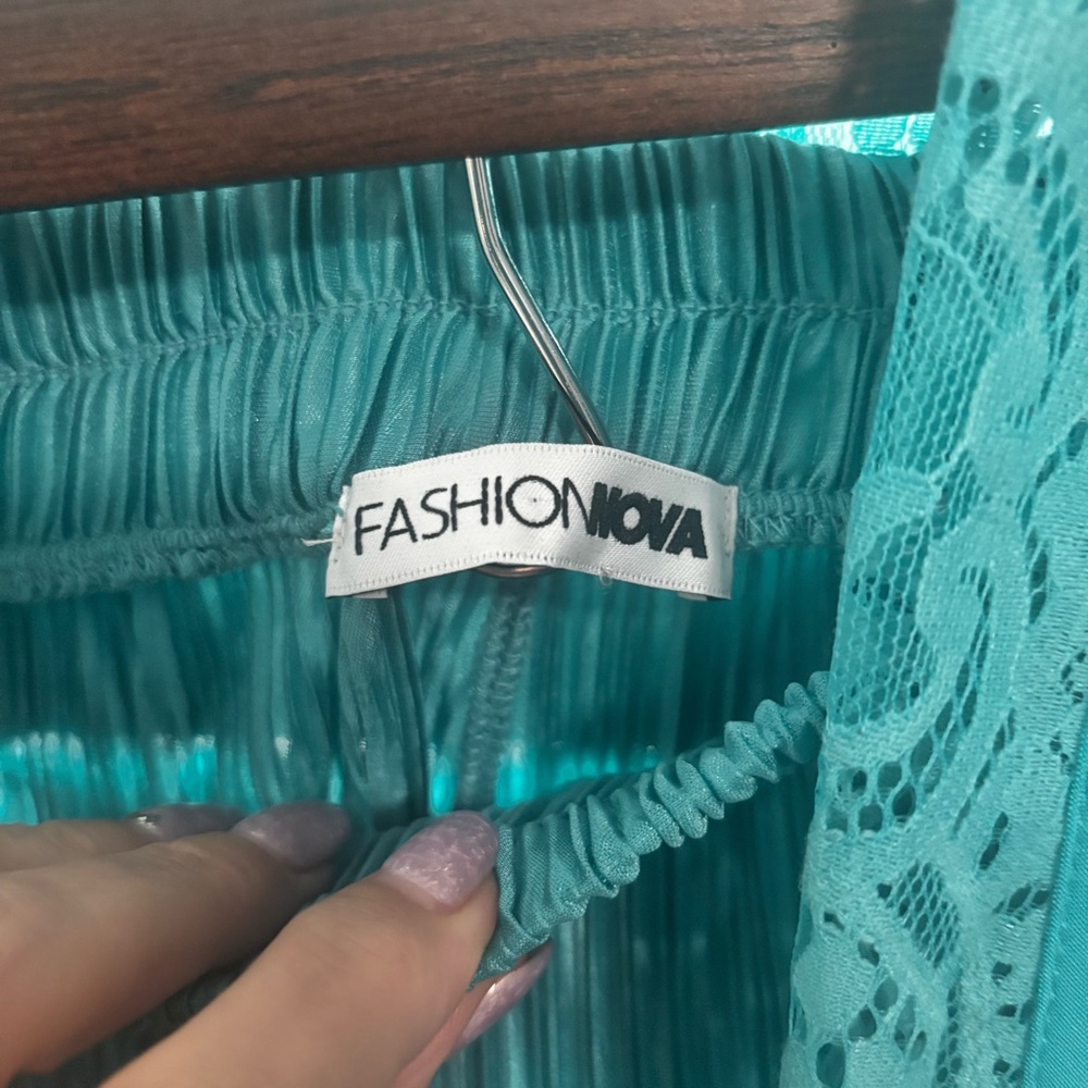 Fashion Nova set of trousers and a lace west ,color Tiffany,for tall women 5.92+ - Picture 6 of 16